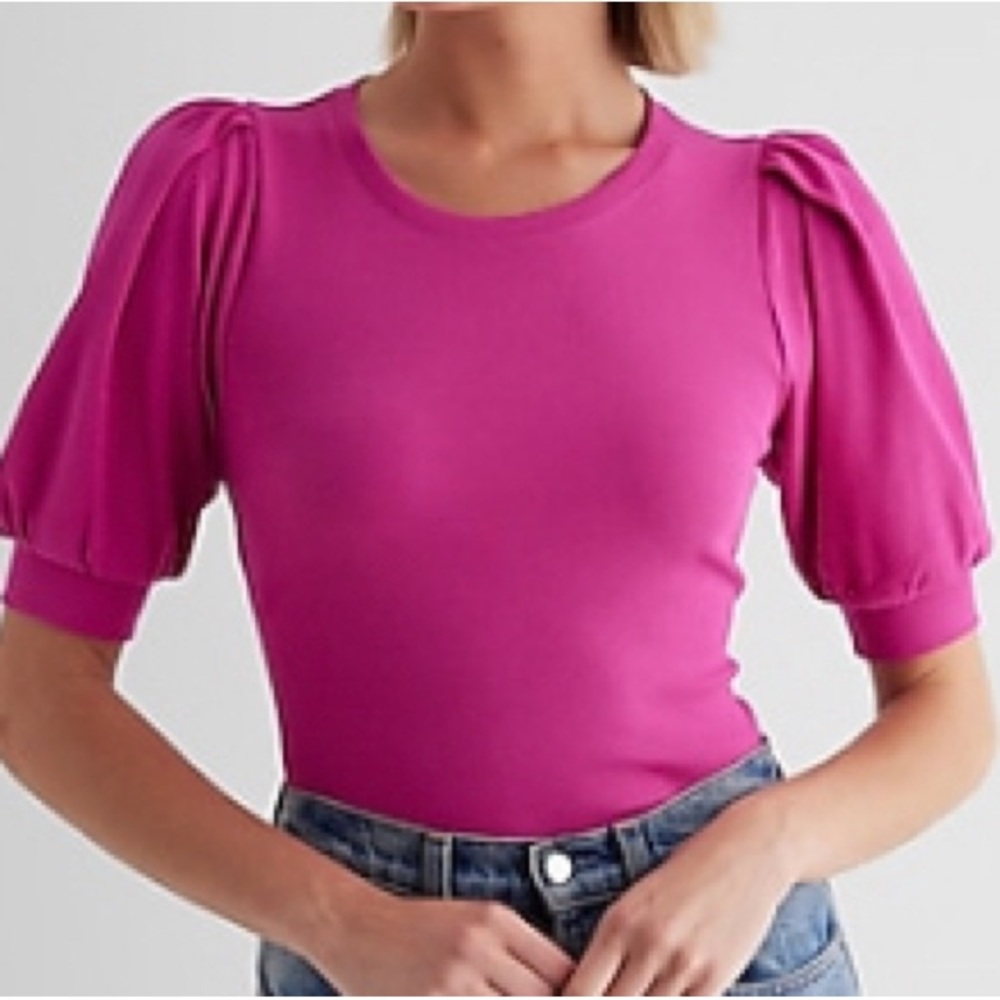 NWT  Express Fitted Ribbed Crew Neck Puff Sleeve tee. Neon Berry / Pink